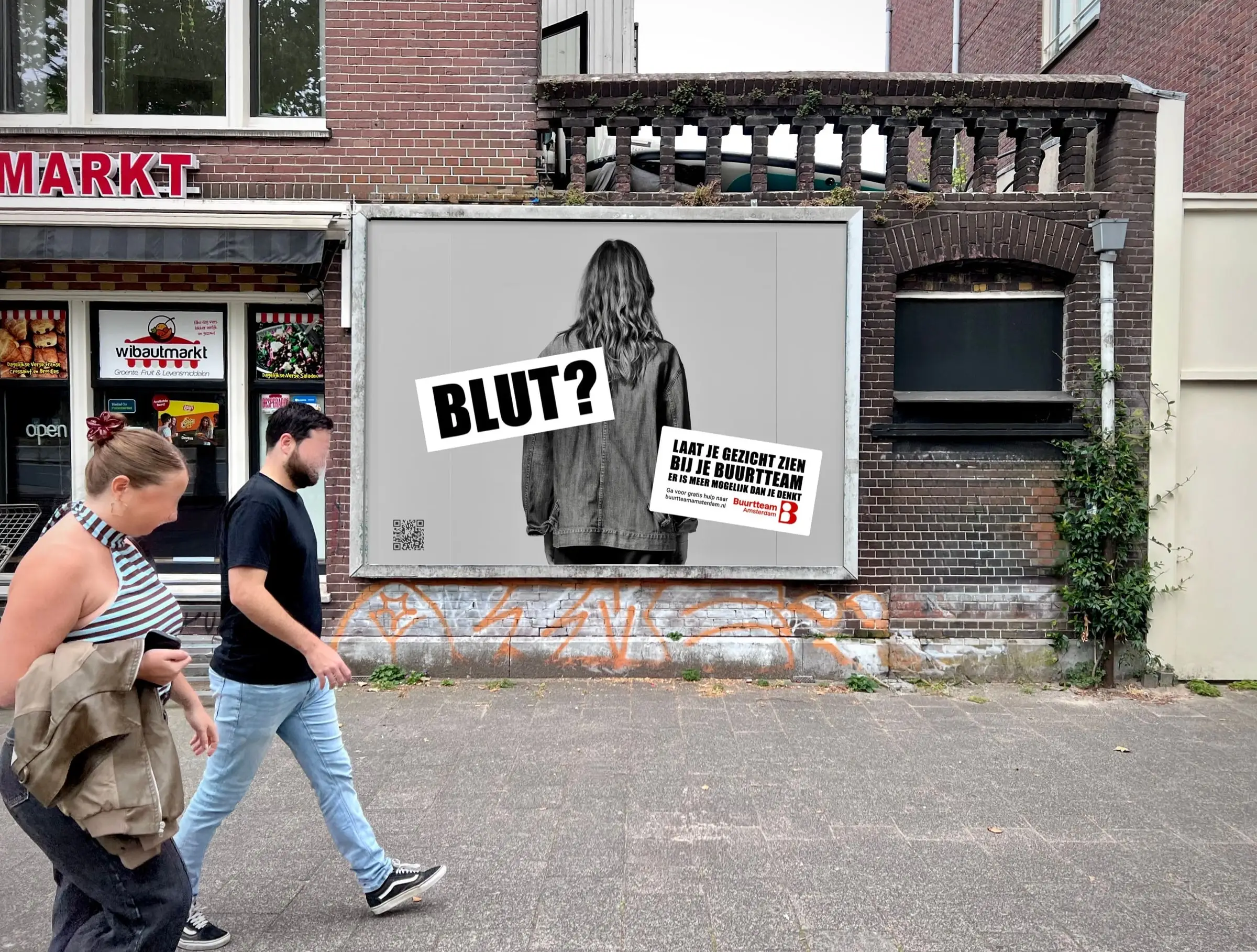Billboard "Blut?" in een Amsterdamse straat